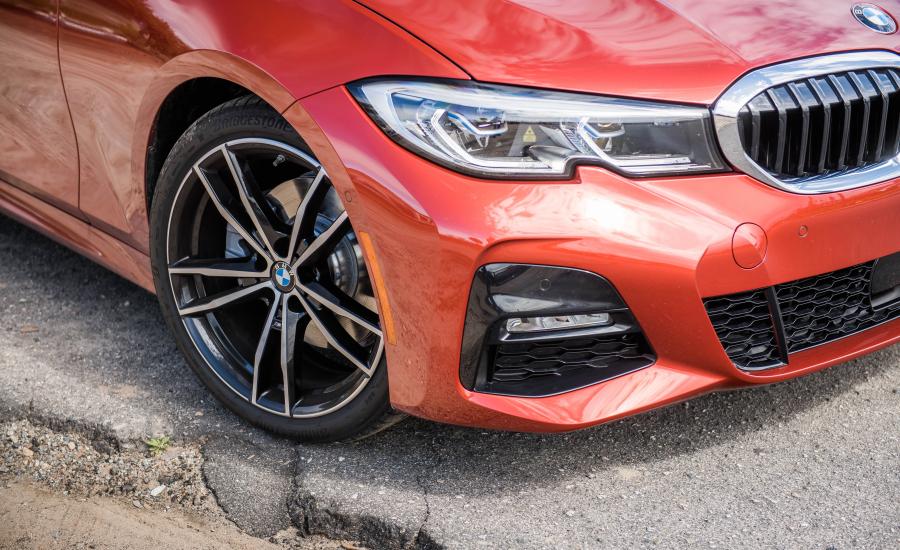 Детали экстерьера BMW 330i M Sport xDrive (G20) 2019 года  (NA) (фото 12 из 27)